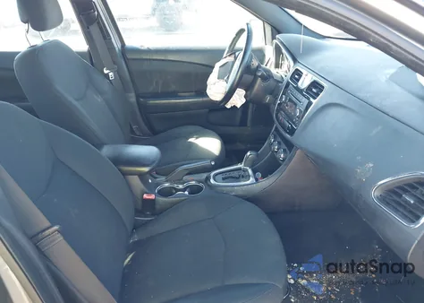 2011 Chrysler 200 z USA, uszkodzony, nr VIN 163BL1FB6BN607304